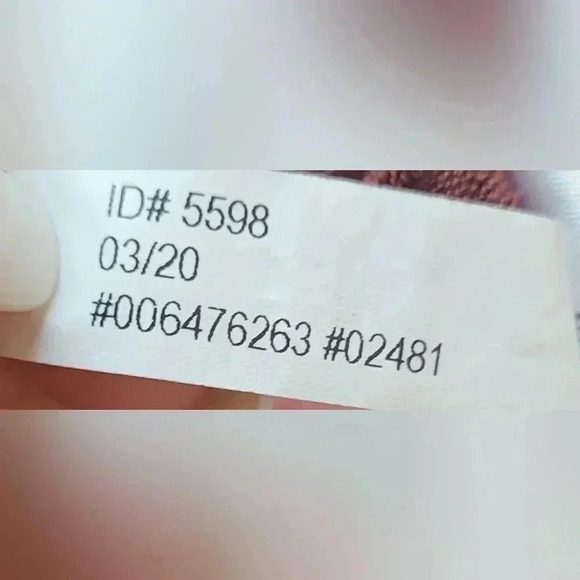 EXPRESS Slub Puff Sleeve V-Neck Tee, burnt orange, size small - Picture 9 of 11